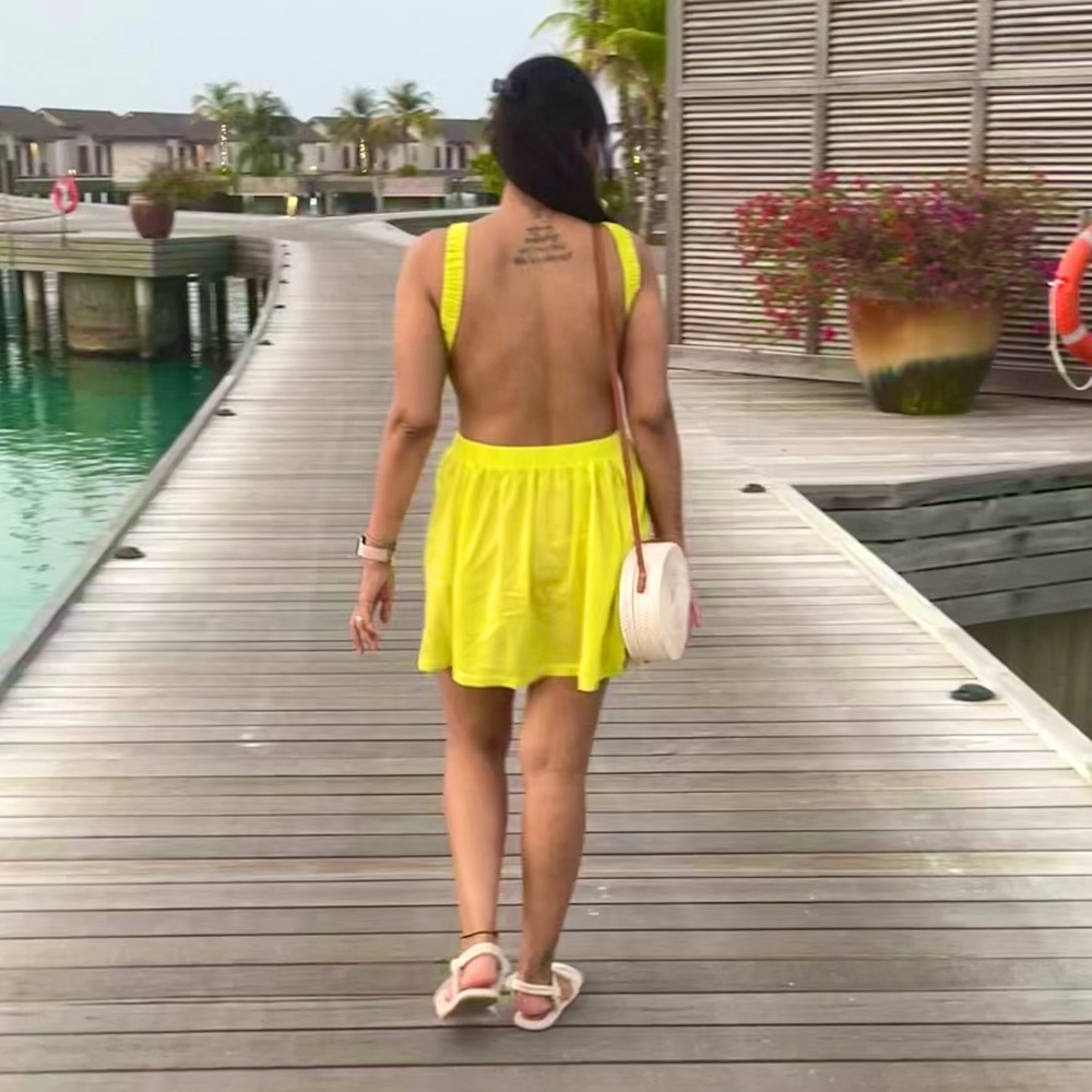 Backless beach dress.. can be worn as is or as a coverup - Picture 4 of 5